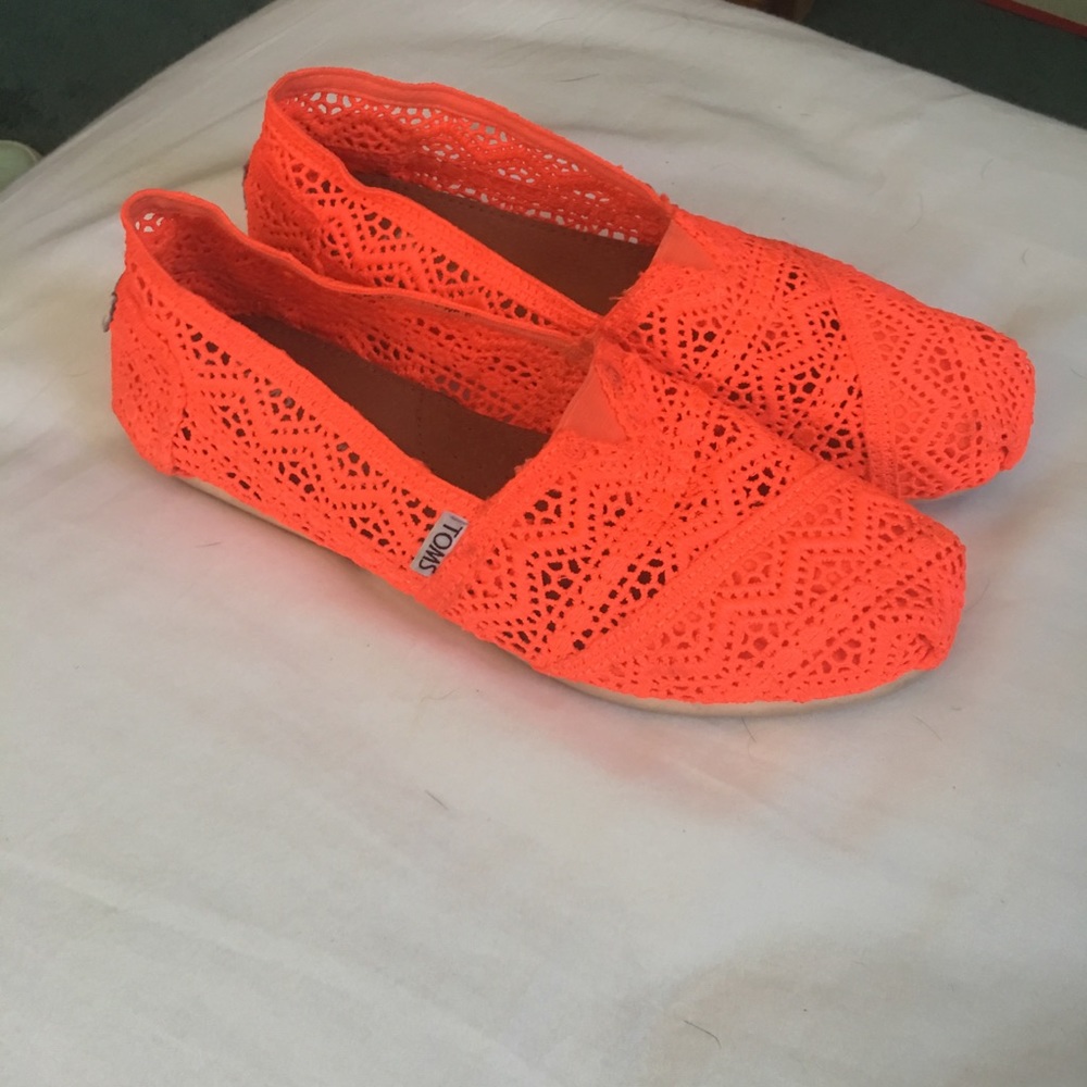Toms Bright Orange Crochet shoes - size 8.5W